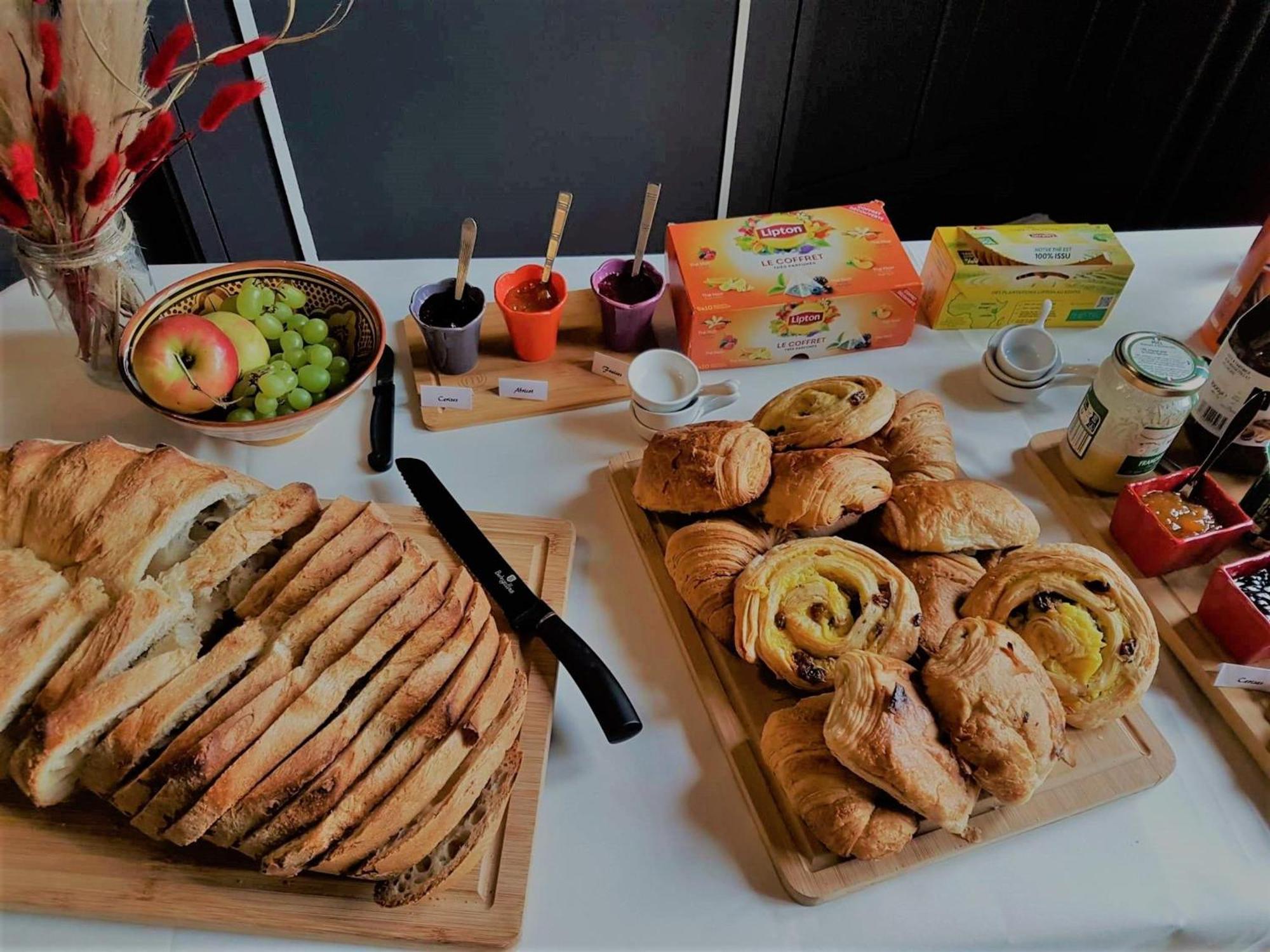 Sejour De Charme Au Chateau Avec Petit-Dejeuner Et Parking - Fr-1-591-705 Cluis Екстериор снимка