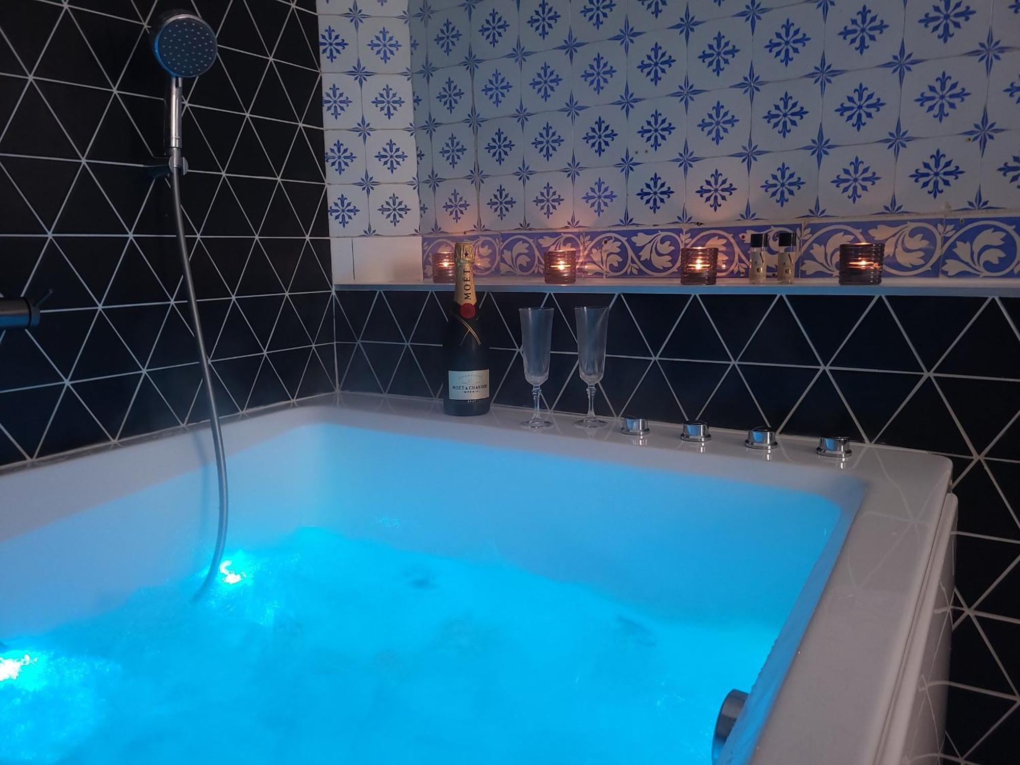 Sejour De Charme Au Chateau Avec Petit-Dejeuner Et Parking - Fr-1-591-705 Cluis Екстериор снимка