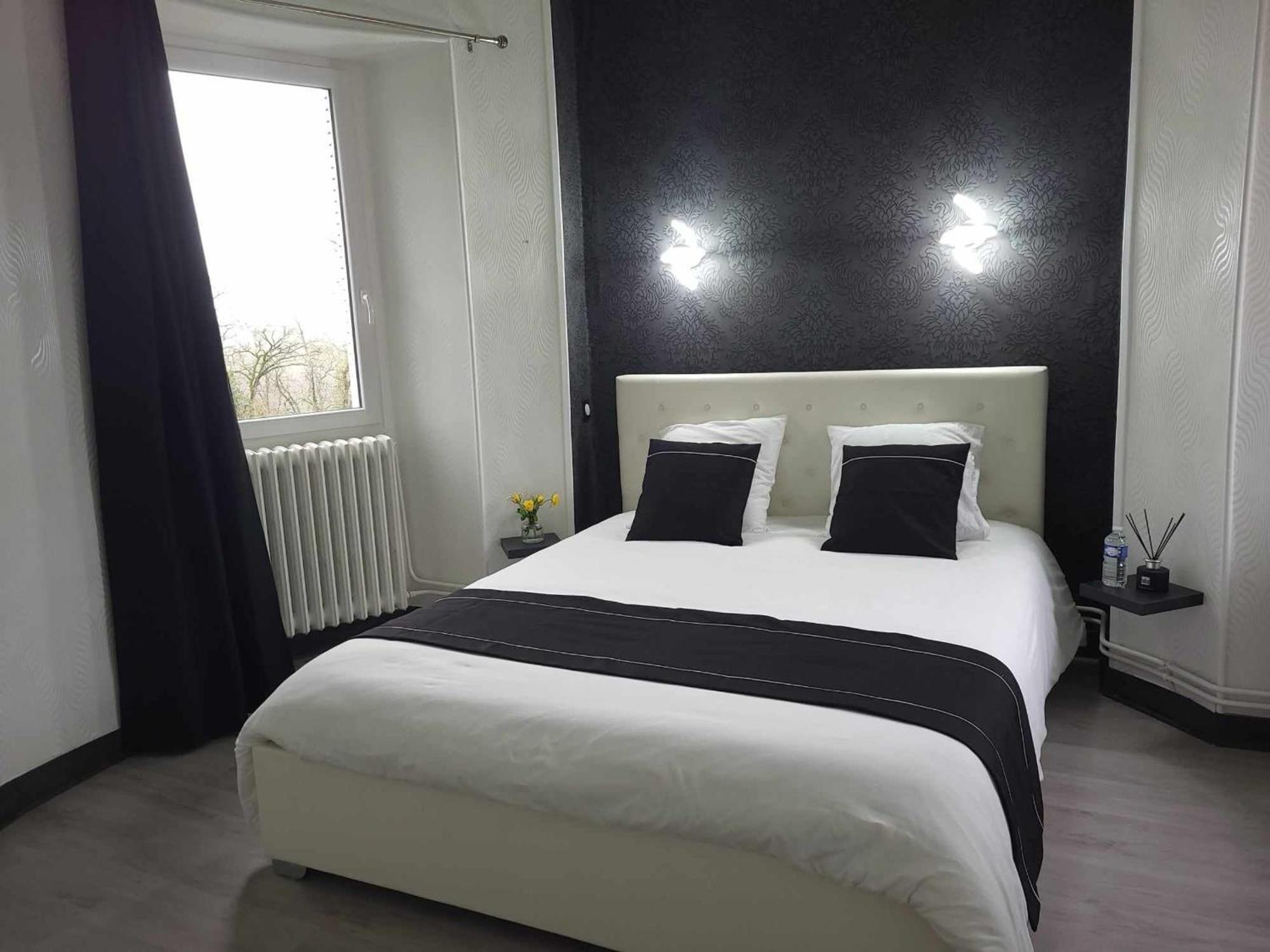 Sejour De Charme Au Chateau Avec Petit-Dejeuner Et Parking - Fr-1-591-705 Cluis Екстериор снимка