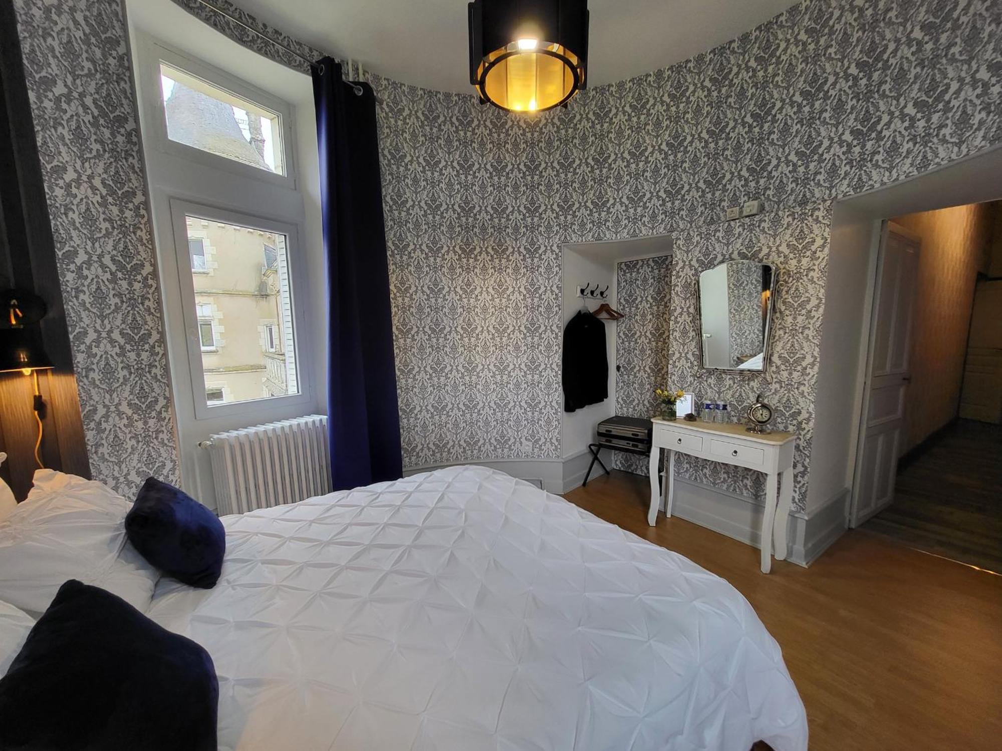 Sejour De Charme Au Chateau Avec Petit-Dejeuner Et Parking - Fr-1-591-705 Cluis Екстериор снимка