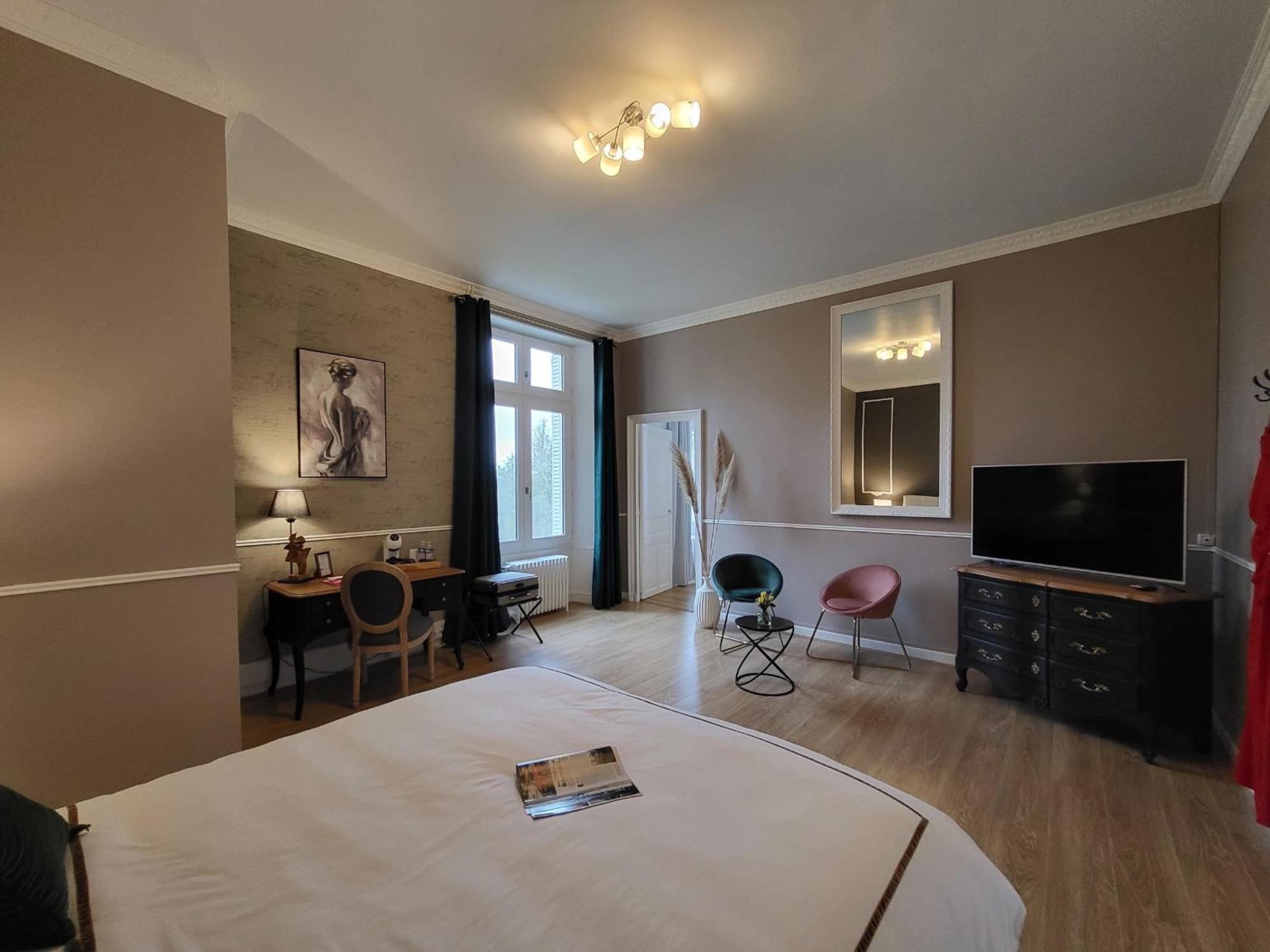 Sejour De Charme Au Chateau Avec Petit-Dejeuner Et Parking - Fr-1-591-705 Cluis Екстериор снимка