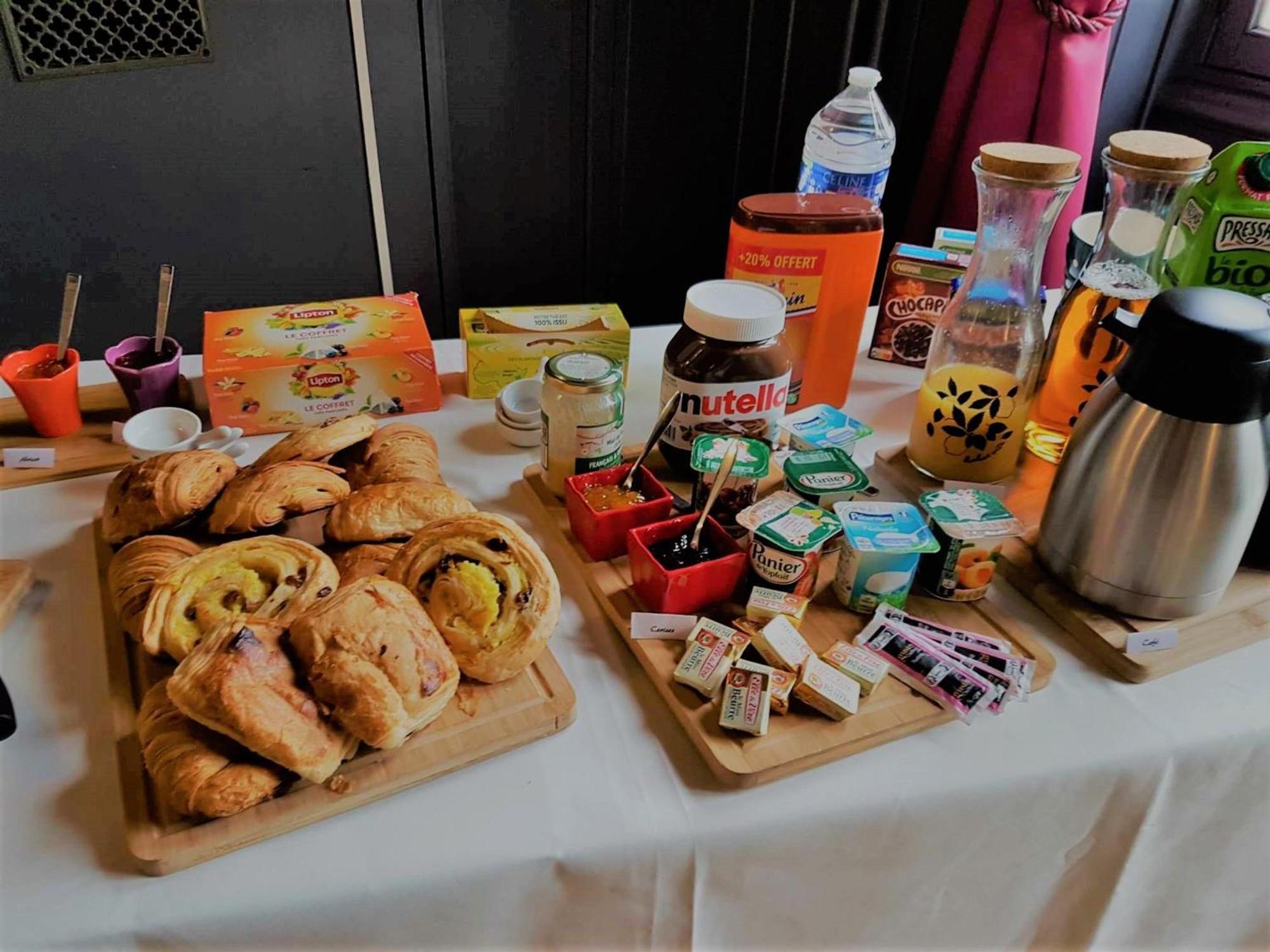 Sejour De Charme Au Chateau Avec Petit-Dejeuner Et Parking - Fr-1-591-705 Cluis Екстериор снимка