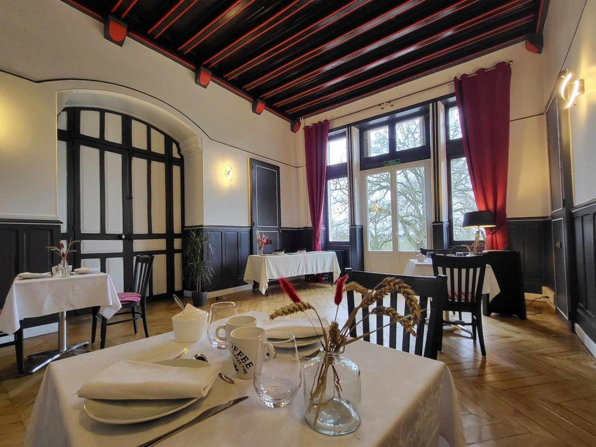 Sejour De Charme Au Chateau Avec Petit-Dejeuner Et Parking - Fr-1-591-705 Cluis Екстериор снимка