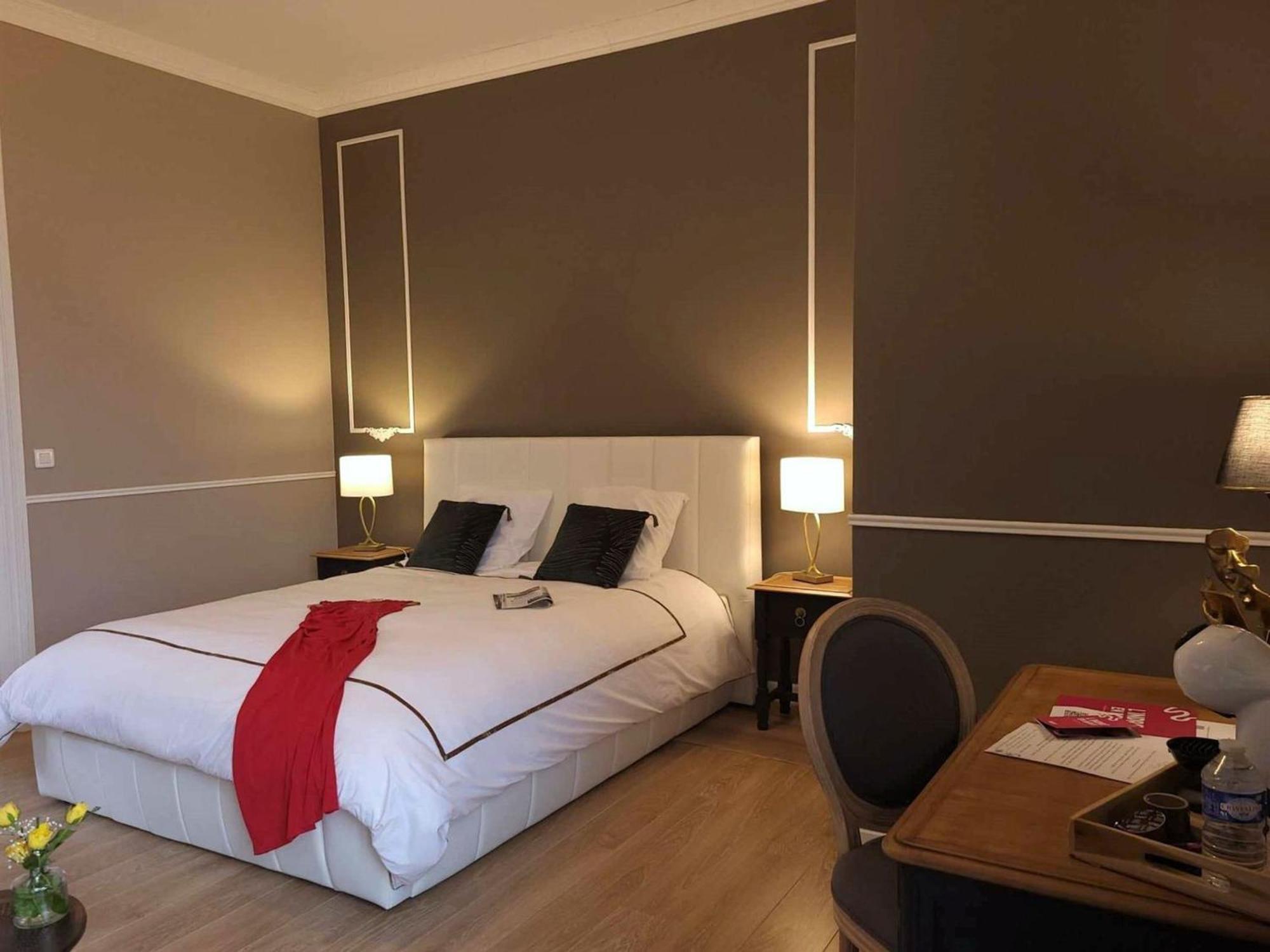 Sejour De Charme Au Chateau Avec Petit-Dejeuner Et Parking - Fr-1-591-705 Cluis Екстериор снимка